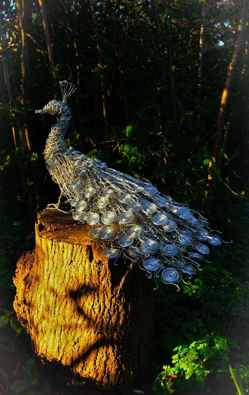 metal peacock sculpture (2)