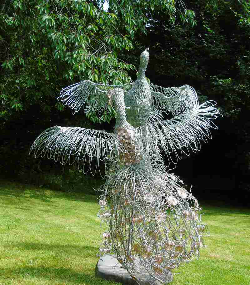 metal peacock sculpture (3)