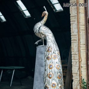 metal peacock sculpture (4)