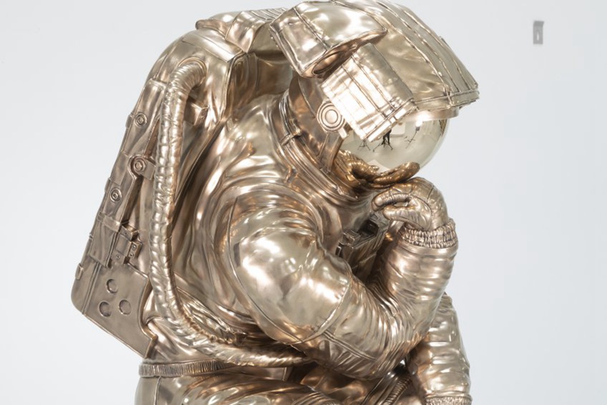 stainless steel astronaut statue (3)