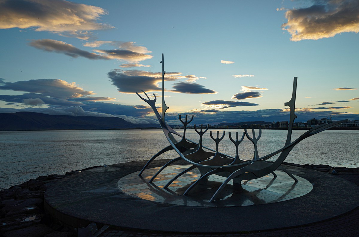 stainless steel boat sculpture (3)