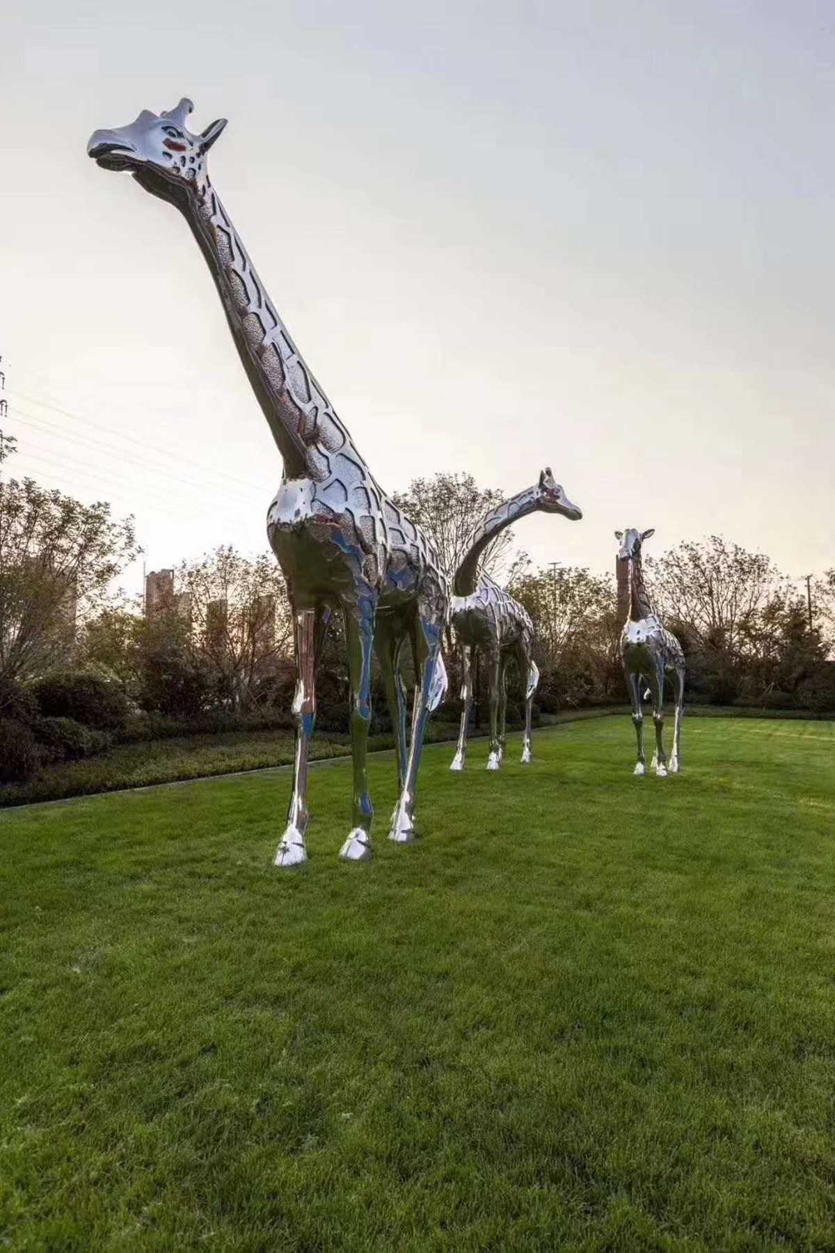 life size giraffe sculpture (1)