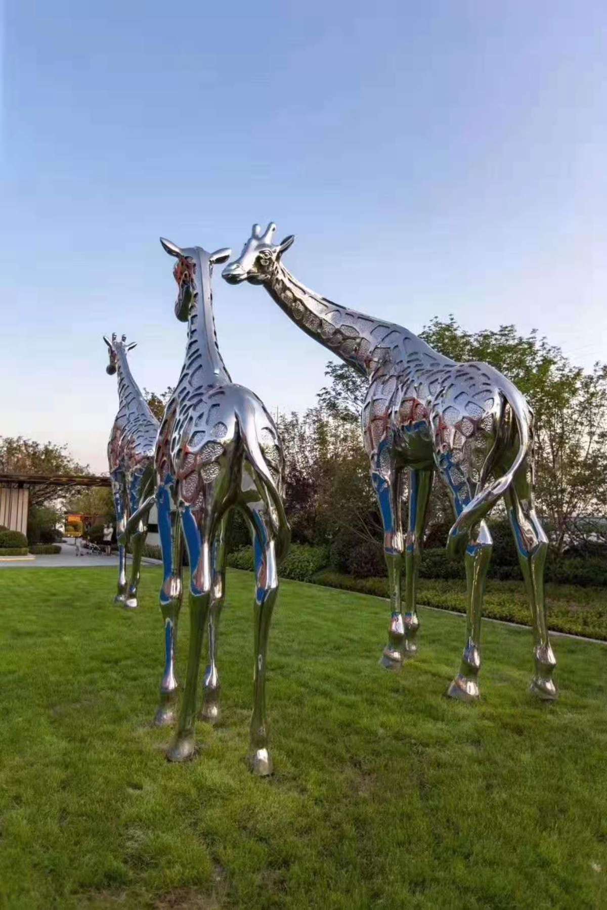 life size giraffe sculpture (2)