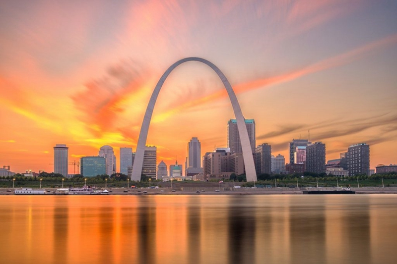 The Gateway Arch, Washington Avenue (2)